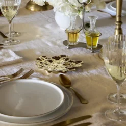 Assiette en grés doré "Feuille de chêne"