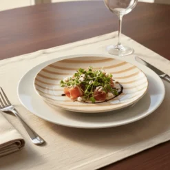 Assiette rayée "Costa Nova Mar" 20cm - Moka