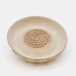 Assiette à râper rayée 