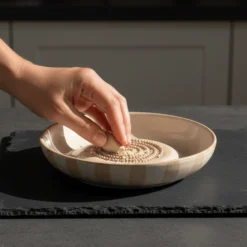 Assiette à râper rayée 