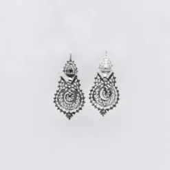 Brincos À Rainha I Boucles d'oreille en argent oxydé - 4.5cm