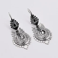 Brincos À Rainha I Boucles d'oreille en argent oxydé - 4.5cm
