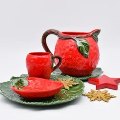 Carafe en céramique en forme de fraise