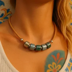 Collier en liège et perles - Gris