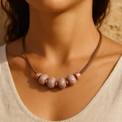 Collier en liège et perles - Rose