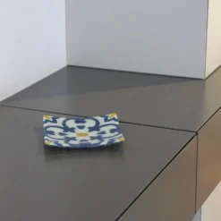 Coupe plate en verre fusionné