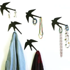 Crochet mural en forme d'hirondelle