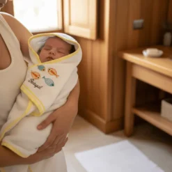 Drap de bain à capuche en coton "Sardinhas" - Jaune