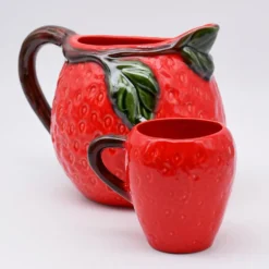 Mug en céramique en forme de fraise