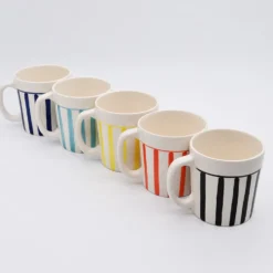Mug rayé rayé "Costa Nova Mar" - Noir