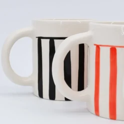 Mug rayé rayé "Costa Nova Mar" - Noir