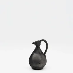 Petite carafe en terre cuite noire de Bisalhães