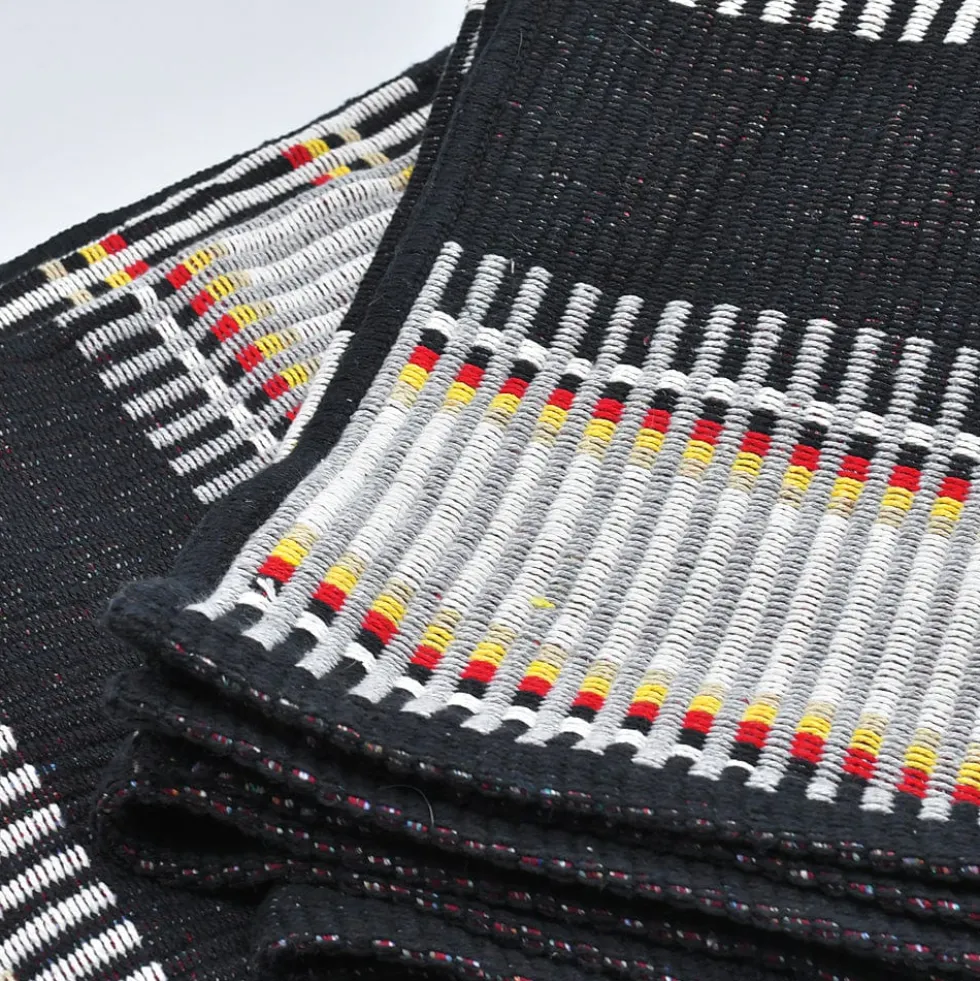 Plaid traditionnel à galon "Manta de Mira de Aire" - Noir