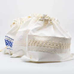 Sac pochette en lin brodé bleu 40x40cm