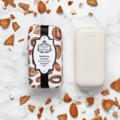 Savon de luxe aux amandes