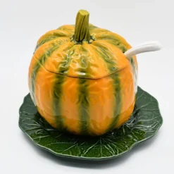 Soupière en céramique en forme de citrouille
