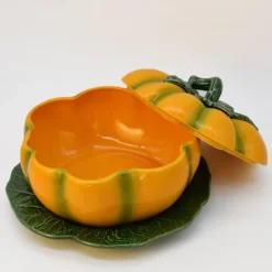 Soupière en céramique en forme de citrouille