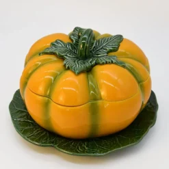 Soupière en céramique en forme de citrouille