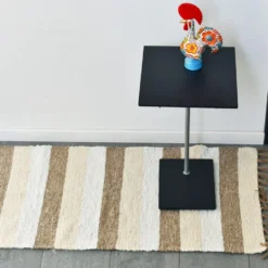 Tapis Artisanal rayé - Blanc. beige. marron