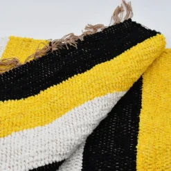 Tapis Artisanal rayé - Noir. jaune. beige