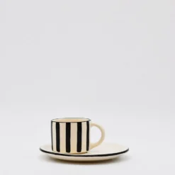 Tasse et sous-tasse rayés